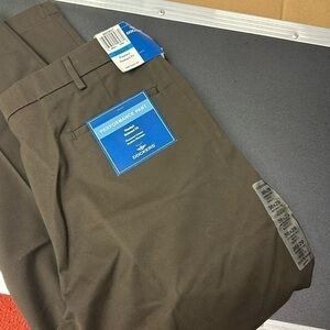 NWT dockers pleated men’s performance pants size w39 L 29